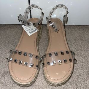 Cushionaire Platform Sandals 👡